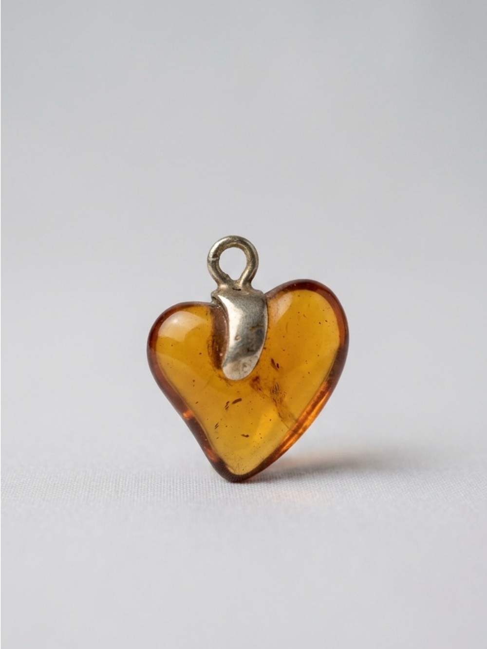 🧡 Vintage Silver Resin Heart Pendant